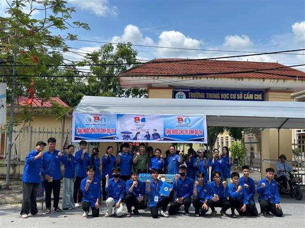 Đoàn xã Hà Bắc tổ chức chương trình tiếp sức mùa thi tại trường THPT Hà Bắc
