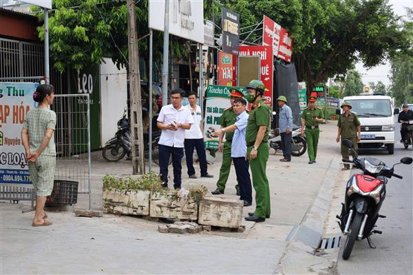 Xã Hà Bắc ra quân tuyên truyền, vận động, giải tỏa hành lang an toàn giao thông