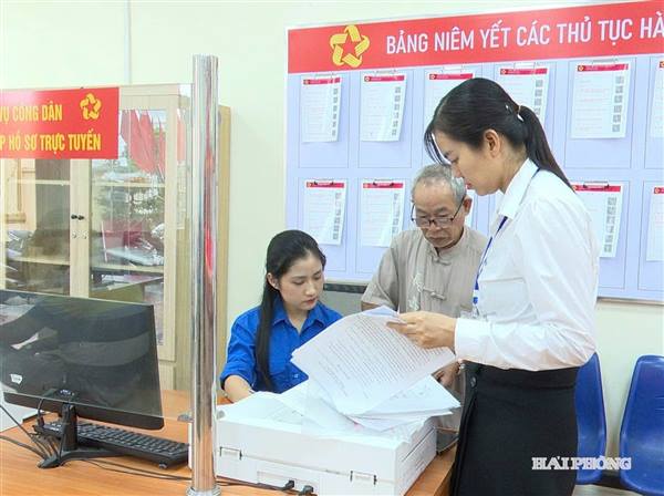 Lá chắn mềm' bảo vệ nền tảng tư tưởng của Đảng - Bài 1: Niềm tin được xây từ trách nhiệm công vụ