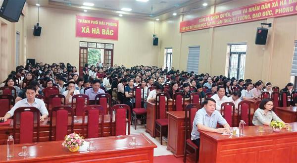 Xã Hà Bắc: 272 cán bộ quản lý, giáo viên các trường Mầm non, Tiểu học, Trung học cơ sở trên địa bàn được bồi dưỡng tập huấn chính trị hè năm 2026