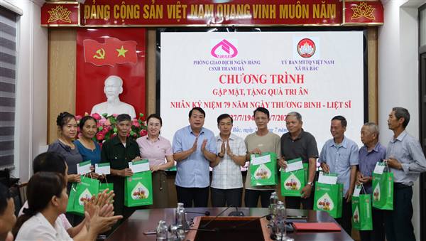 Ủy ban MTTQ Việt Nam xã Hà Bắc phối hợp tổ chức chương trình gặp mặt, tặng quà nhân kỷ niệm 79 năm ngày Thương binh liệt sĩ