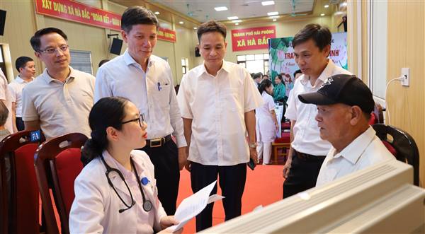 Xã Hà Bắc tổ chức Chương trình tư vấn, khám bệnh, tặng quà cho người có công, gia đình chính sách và Khánh thành công trình cải tạo, nâng cấp nghĩa trang liệt sĩ Tân Việt và nhà lớp học 3 tầng 12 phòng trường THCS Tân Việt