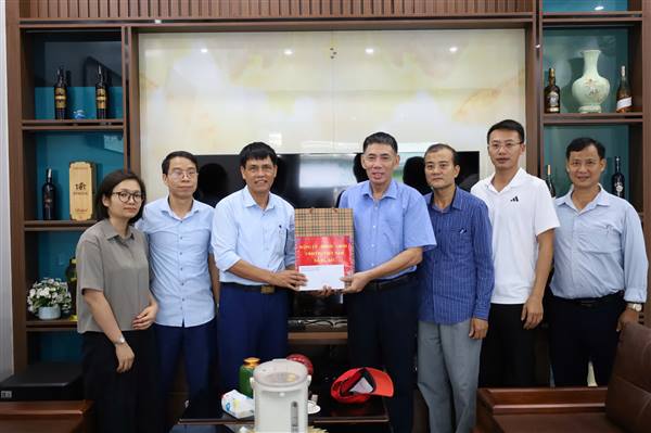 Xã Hà Bắc  thăm, tặng quà cho các gia đình người có công, thân nhân liệt sĩ  nhân dịp kỷ niệm 79 năm ngày Thương binh - Liệt sĩ 27/7