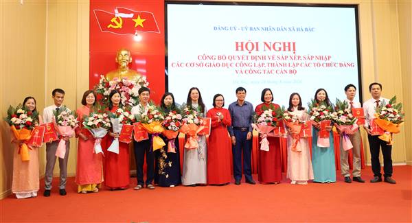 Xã Hà Bắc công bố các quyết định về sắp xếp và công tác cán bộ các cơ sở giáo dục công lập trên địa bàn