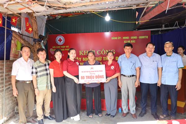Khởi công xây dựng Nhà chữ thập đỏ cho bà Nguyễn Thị Cảnh thôn Nam Vang