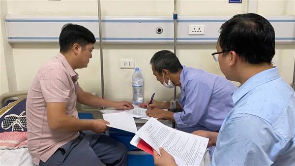 UBND XÃ HÀ BẮC THỰC HIỆN THỦ TỤC HÀNH CHÍNH LƯU ĐỘNG TẠI BỆNH VIỆN K HÀ NỘI
