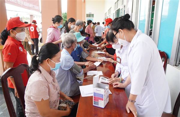 Khám sức khỏe định kỳ hoặc khám sàng lọc miễn phí cho người dân trên địa bàn xã Hà Bắc