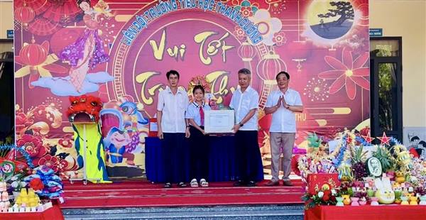 Xã Hà Đông tổ chức thăm, tặng quà Trung thu cho thiếu nhi