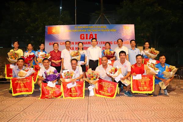 Sôi nổi Giải bóng chuyền hơi nam nữ (Trung cao tuổi) xã Hà Đông năm 2025
