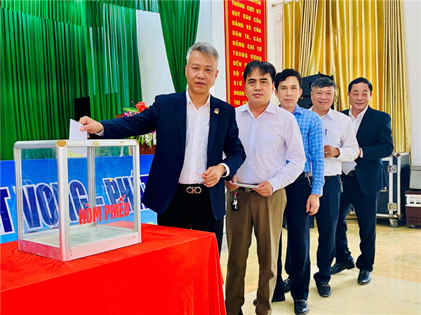 HĐND xã Hà Đông tổ chức kỳ họp thứ Tư, thông qua nội dung quan trọng về công tác cán bộ