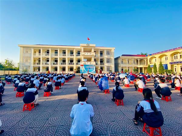 Công an xã Hà Đông tuyên truyền chiến dịch “ Không một mình”- “ Cùng nhau an toàn trực tuyến”