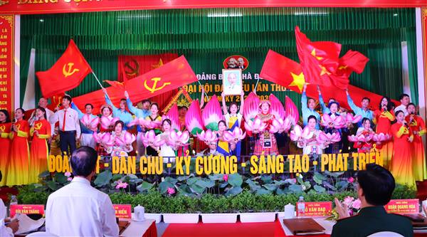 Chương trình văn nghệ chào mừng Đại hội đại biểu lần thứ I, nhiệm kỳ 2025-2030 Đảng bộ xã Hà Đông