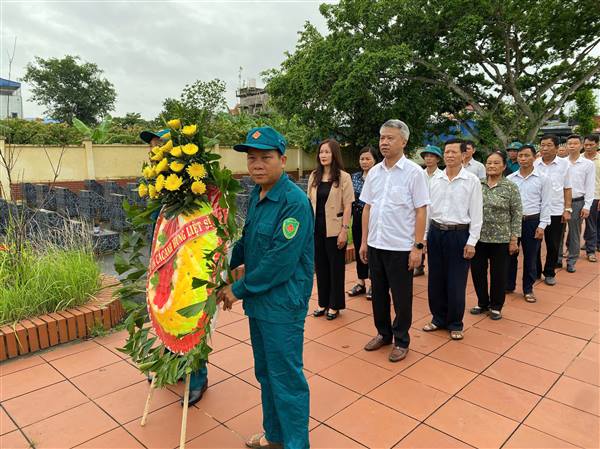 Hà Đông: Dâng hương tưởng niệm các Anh hùng liệt sĩ trước thềm Đại hội Đảng bộ xã lần thứ I