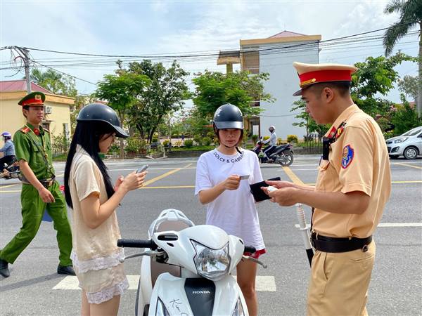 Công an xã Hà Đông tăng cường đảm bảo giao thông trên địa bàn
