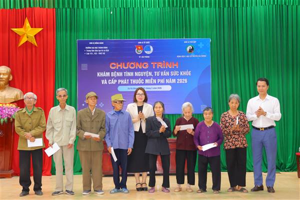 Hà Đông: 200 người cao tuổi, người có hoàn cảnh khó khăn được khám bệnh, cấp phát thuốc miễn phí 