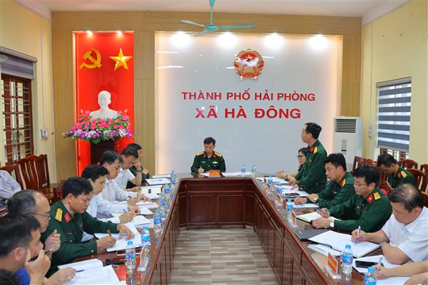 Đại tá Bùi Xuân Thắng chỉ đạo nâng cao chất lượng công tác quốc phòng – quân sự ở xã Hà Đông