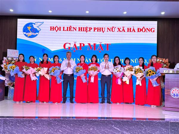 Gặp mặt nữ cán bộ, công chức, viên chức, người lao động cơ quan Đảng ủy, UBND xã nhân dịp kỷ niệm 116 năm ngày Quốc tế Phụ nữ 8/3