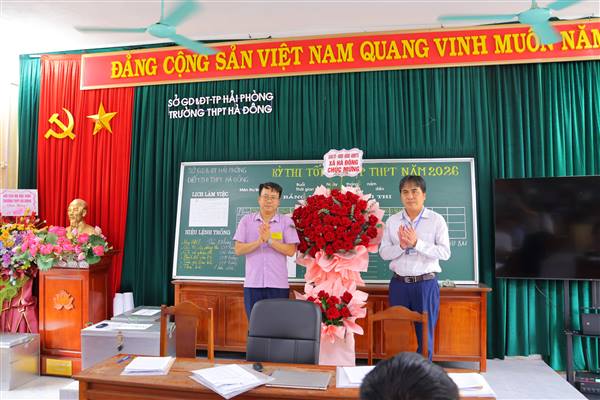 Lãnh đạo xã Hà Đông thăm, động viên các Hội đồng thi tốt nghiệp THPT năm 2026