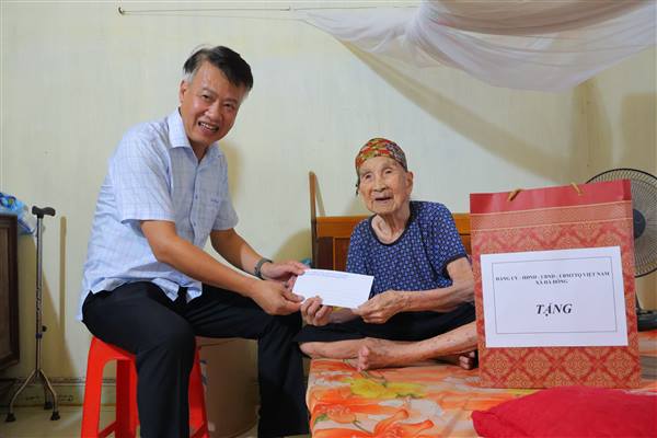 Xã Hà Đông tri ân người có công nhân kỷ niệm 79 năm Ngày Thương binh - Liệt sĩ