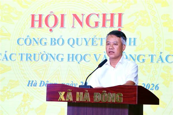 Xã Hà Đông công bố quyết định sáp nhập trường học và công tác cán bộ