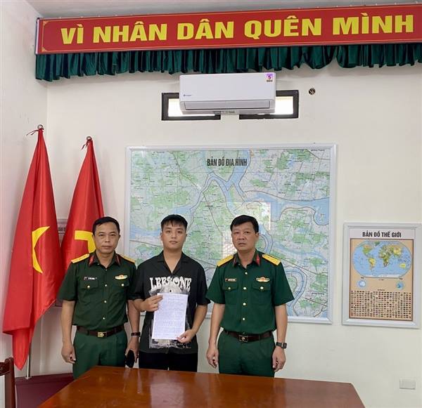 Tuổi trẻ xã Hà Đông hăng hái viết đơn tình nguyện tham gia nghĩa vụ quân sự năm 2027