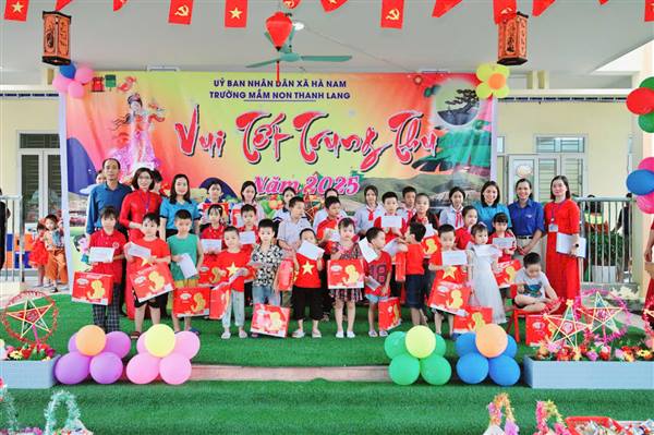 HỘI THIỆN NGUYỆN THANH HÀ TRAO 30 SUẤT QUÀ TẾT TRUNG THU CHO HỌC SINH CÓ HOÀN CẢNH KHÓ KHĂN XÃ HÀ NAM