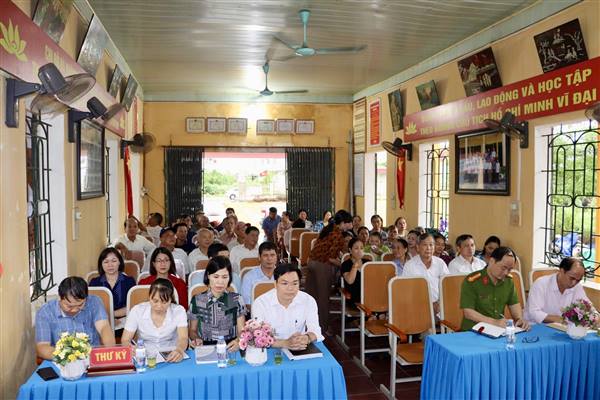Chủ tịch UBND xã Hà Nam tiếp xúc, đối thoại với nhân dân thôn Tiên Tảo