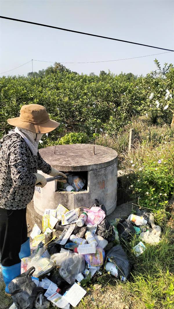 HỘI NÔNG DÂN XÃ HÀ NAM TRIỂN KHAI MÔ HÌNH “DÂN VẬN KHÉO” TRONG THỰC HIỆN CÔNG TÁC VỆ SINH MÔI TRƯỜNG ĐỒNG RUỘNG. 