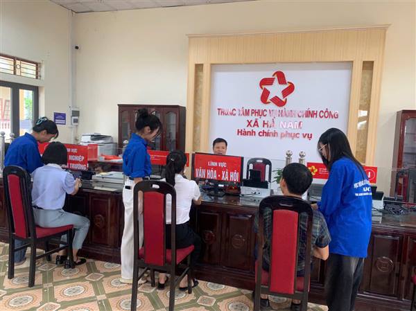 Trung tâm Phục vụ hành chính công xã Hà Nam bước đầu đi vào hoạt động phục vụ người dân