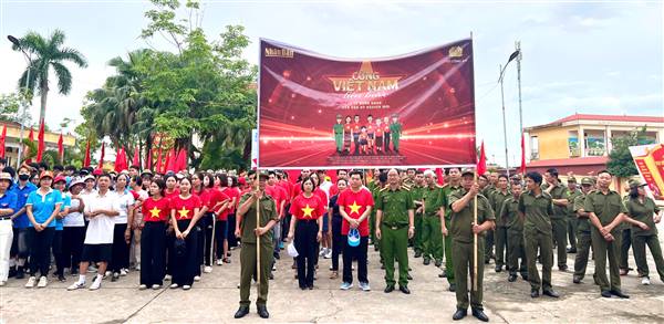 Hàng trăm cán bộ, công chức và nhân dân xã Hà Nam hưởng ứng chương trình đi bộ “Cùng Việt Nam tiến bước – 1 tỷ bước chân tiến vào kỷ nguyên mới”