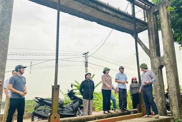 XÃ HÀ NAM CHỦ ĐỘNG KIỂM TRA HỆ THỐNG ĐÊ ĐIỀU, KÈ CỐNG TRƯỚC MÙA MƯA BÃO