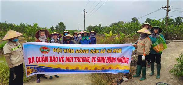 Hội Nông dân xã Hà Nam ra quân vệ sinh đồng ruộng