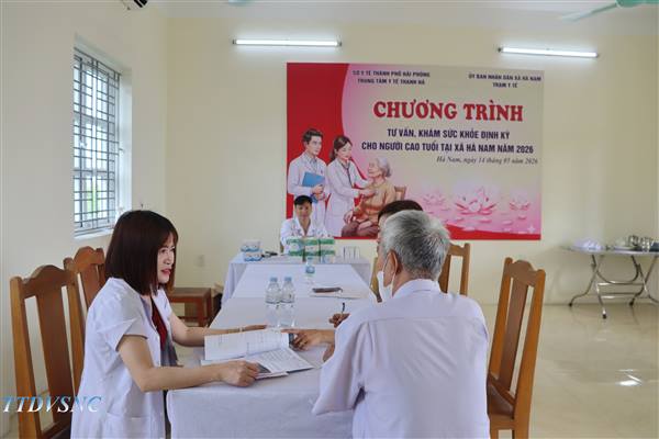 Hơn 120 người cao tuổi xã Hà Nam được khám sức khỏe định kỳ năm 2026
