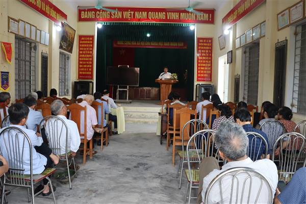 Đồng chí Bùi Văn Thăng- Ủy viên BTV Thành ủy- Giám đốc Sở Nông nghiệp và Môi trường thành phố Hải Phòng, phụ trách cụm xã dự sinh hoạt tại Chi bộ Mạc Thủ 2, xã Hà Nam tháng 5/2026