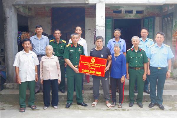 Quân chủng Phòng không – Không quân hỗ trợ 1 hội viên CCB xã Hà Nam xây nhà ở
