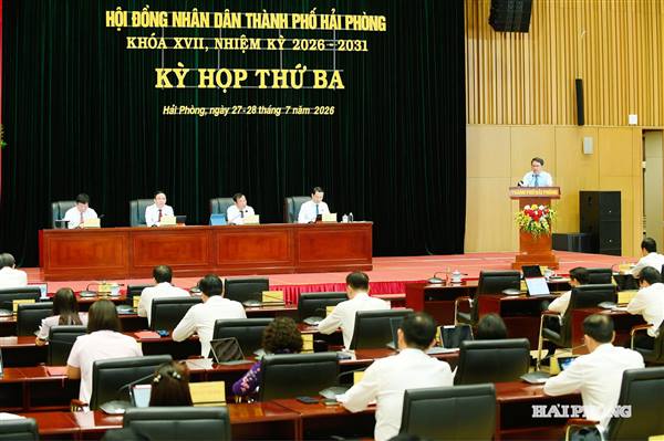 Một số hình ảnh chất vấn và trả lời chất vấn tại Kỳ họp thứ 3 HĐND thành phố khóa XVII