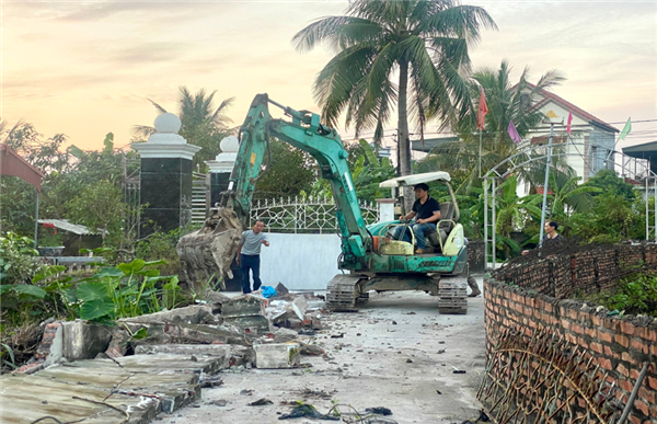 Người dân ngõ xóm Bến Đá, thôn Đông Phan tự nguyện hiến đất, đóng góp kinh phí mở rộng đường giao thông