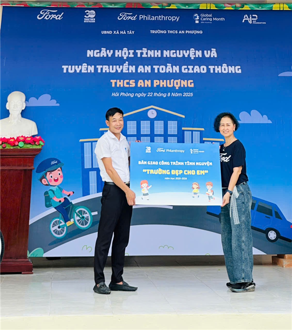 Trường THCS An Phượng - Xã Hà Tây 
Tổ chức ngày hội tình nguyện và tuyên truyền an toàn giao thông

