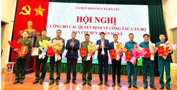 UBND xã Hà Tây tổ chức hội nghị công bố quyết định miễn nhiệm, bổ nhiệm cán bộ Ban Chỉ huy Quân sự xã
