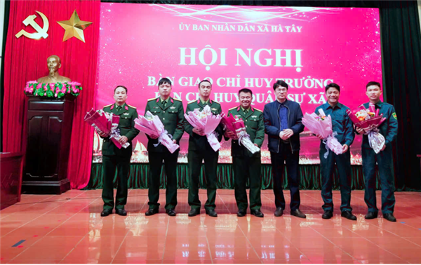 Xã Hà Tây tổ chức Hội nghị bàn giao Chỉ huy trưởng ban chỉ huy Quân sự xã 