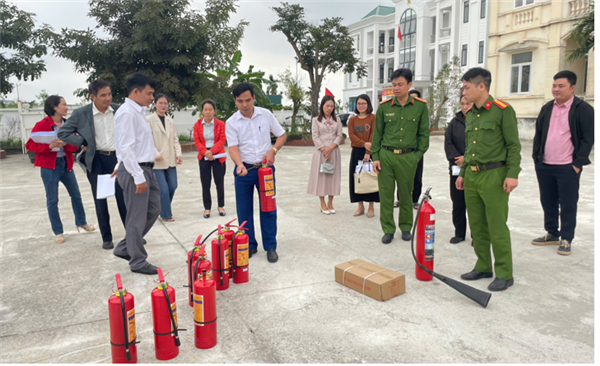 Xã Hà Tây tổ chức tập huấn phòng cháy, chữa cháy tại các tổ bầu cử phục vụ bầu cử đại biểu Quốc hội khóa XVI và đại biểu HĐND các cấp nhiệm kỳ 2026-2031