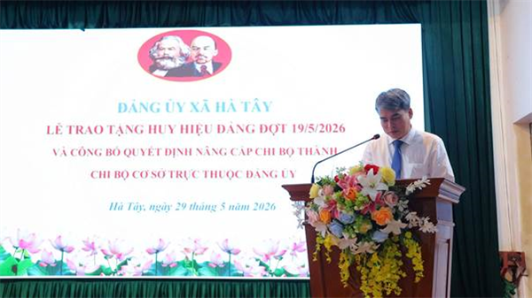 Đảng ủy xã Hà Tây tổ chức lễ trao tặng Huy hiệu Đảng đợt 19/5/2026 và công bố Quyết định nâng cấp Chi bộ Quỹ TDND Phượng Hoàng
