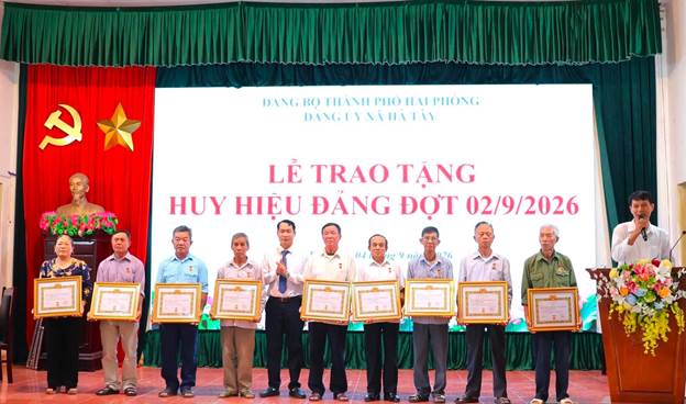 Có thể là hình ảnh về văn bản