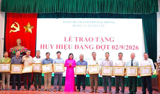 Có thể là hình ảnh về văn bản