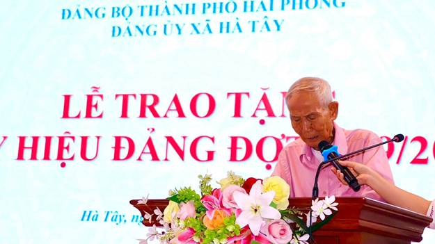 Có thể là hình ảnh về đền thờ và văn bản cho biết 'ĐANG BỌ TANH PHO HAI PHONG ĐANG ÚY XÃ HÀ TÂY LỄ TRAO LETRAOTẶI TẶI HIỆU ĐẢNG ĐỢ Hà Tậy, 11 7/2 2'