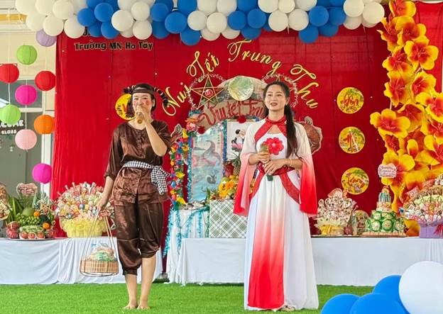Có thể là hình ảnh về hoa và văn bản