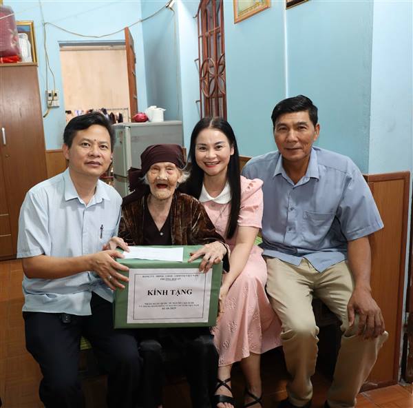 Phường Hải An tổ chức đoàn thăm, tặng quà người cao tuổi nhân dịp “Tháng hành động vì người cao tuổi Việt Nam" năm 2025