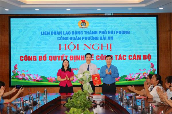 HỘI NGHỊ CÔNG BỐ QUYẾT ĐỊNH VỀ CÔNG TÁC CÁN BỘ CÔNG ĐOÀN PHƯỜNG
