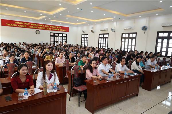 Lớp bồi dưỡng lý luận chính trị cho đội ngũ cán bộ quản lý, giáo viên các trường Mầm non, Tiểu học, Trung học cơ sở trên địa bàn phường năm 2025