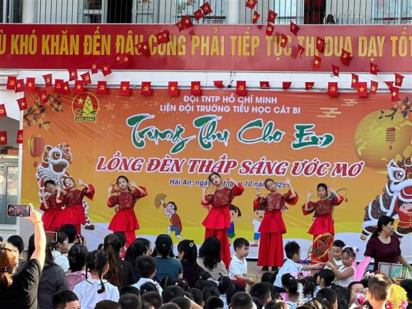 TRƯỜNG TIỂU HỌC CÁT BI TỔ CHỨC CHƯƠNG TRÌNH “TRUNG THU CHO EM – LỒNG ĐÈN THẮP SÁNG ƯỚC MƠ”